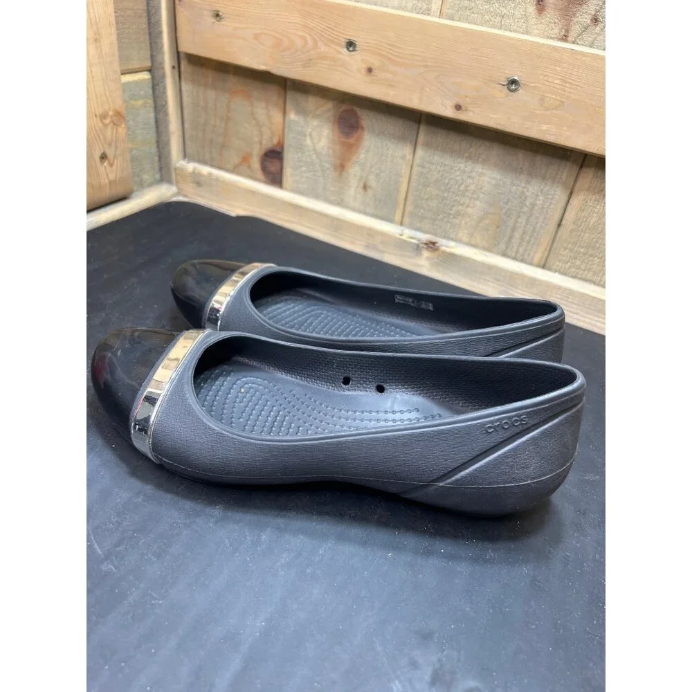 Crocs Womens Black Flats W/ Metallic Toe Cap Slip-On Size 6 Lightweight Comforta